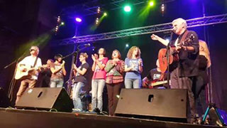 Sielanka o domu. wykonanie wspólnie z Wolną Grupą Bukowina - festiwal &bdquo;Z Mego Okna Widać Góry&rdquo; - Stary Klasztor, Wrocław (wrzesień 2019)
